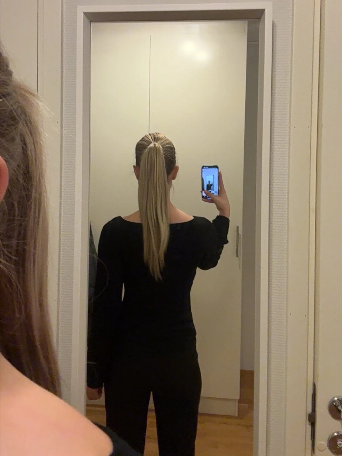 Svart långärmad topp med knyt - 1