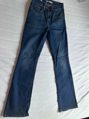 Levis jeans - Säljer dessa Levis jeans som är använda max 2 gånger. 