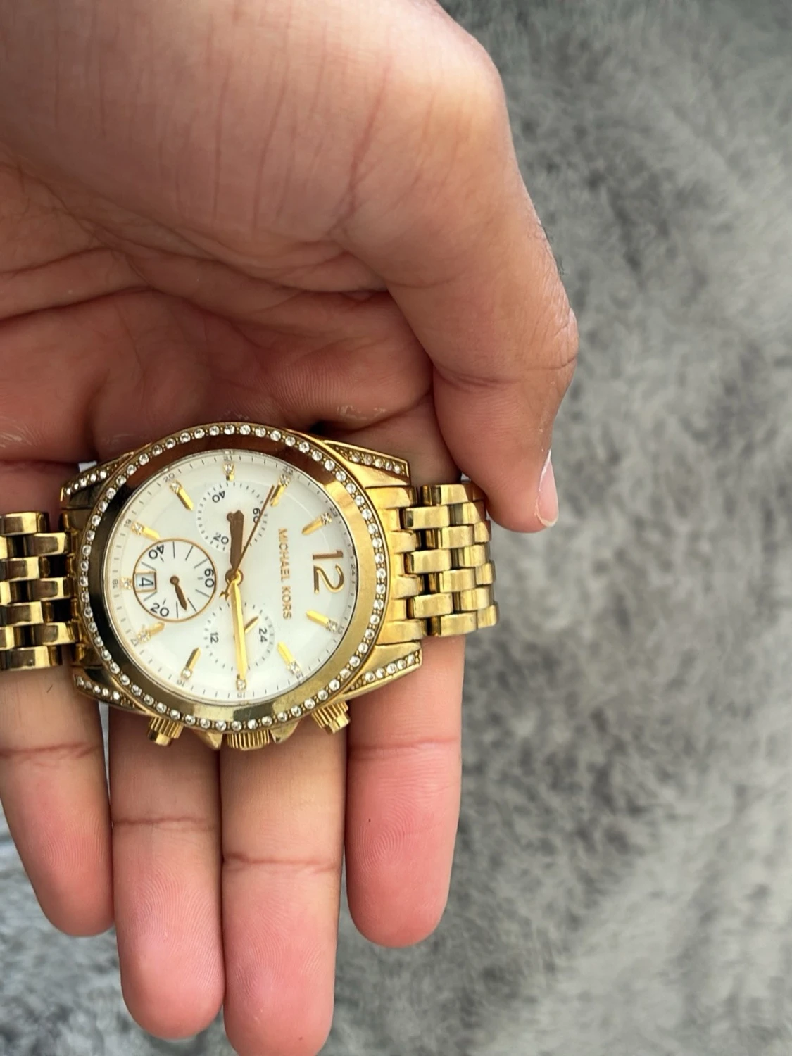 Guldig Michael Kors klocka med stenar - 1