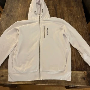 Sail racing hoodie med zip - Inte sliten alls bara använd några gånger inga fläckar eller hål. Strl XL