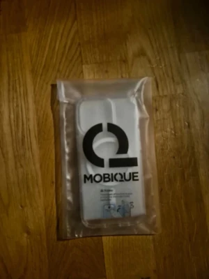 Transparent Magsafe - Säljer ett helt nytt transparent mobilskal från Mobique för iphone 16 pro | Den kommer i orginal förpackning | Passar perfekt för dig som vill visa din mobil och samtidigt skydda den! 