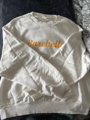 Sweatshirt  - Snygg sweatshirt med logga på Kan mötas upp i Stockholm