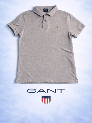 Gant piké  - Säljer denna snygga gant piké till bra bra pris.      Fint skick på den inga skador.  Priset är ej fast ristat i sten. 😉skickar inom 24h.                                  Mått 📏 B=40cm L=60