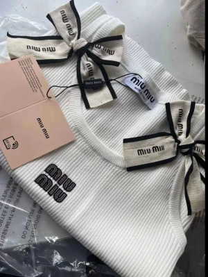 Snygga sommar toppar ! - Snygga sommartoppar ! Skriv för fler bilder och mer info ! Olika storlekar 