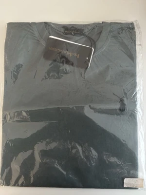 T-shirt - En oanvänd T-shirt skriv om ni vill ha mer information eller mer bilder 