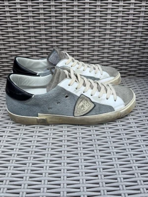 Philippe Model Sneakers - Philippe Model || Storlek 40 || Skorna är i bra skick (se bilder) || Tveka inte på att höra av dig vid frågor eller funderingar 
