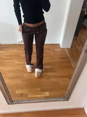 Juicy byxor - Säljer mina juicybyxor. Knappt använda så riktigt bra skick. Nypris 1200