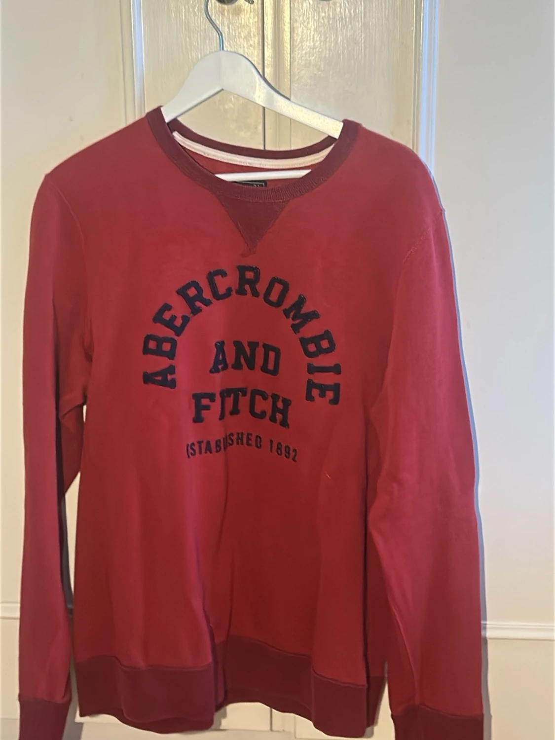 Röd sweatshirt från Abercrombie & Fitch