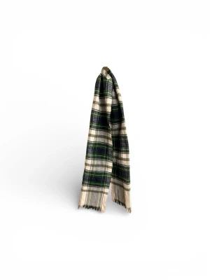 Rutig halsduk i grönt och beige - Snygg halsduk med klassiskt rutmönster i grönt, svart, vitt och beige. Halsduken har fransade kanter och är tillverkad i ett mjukt tyg som känns skönt mot huden. Perfekt accessoar för att lyfta din outfit med en tidlös touch.