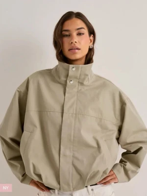 Beige jacka från Gina Tricot - Ny utan prislapp