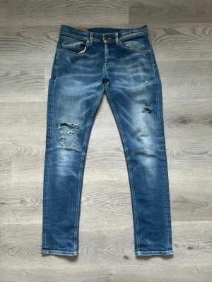 Dondup jeans  - Dondup jeans i modellen George i storlek32. Kommer från djur och rökfritt hem bra skick skicks på 1-2 dagar 