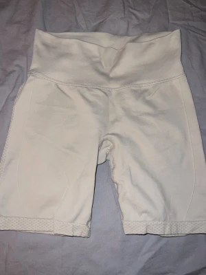 Shorts från New Yorker  - Säljer ett par shorts från New yorker! Lite lika dfynes impact modell🩷