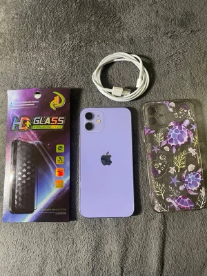 IPhone 12 - Säljer en iPhone 12 (64GB) med 85% batterihälsa. Mobilen är i fint skick och fungerar felfritt. En skal,skärmskydd och laddare följer med.