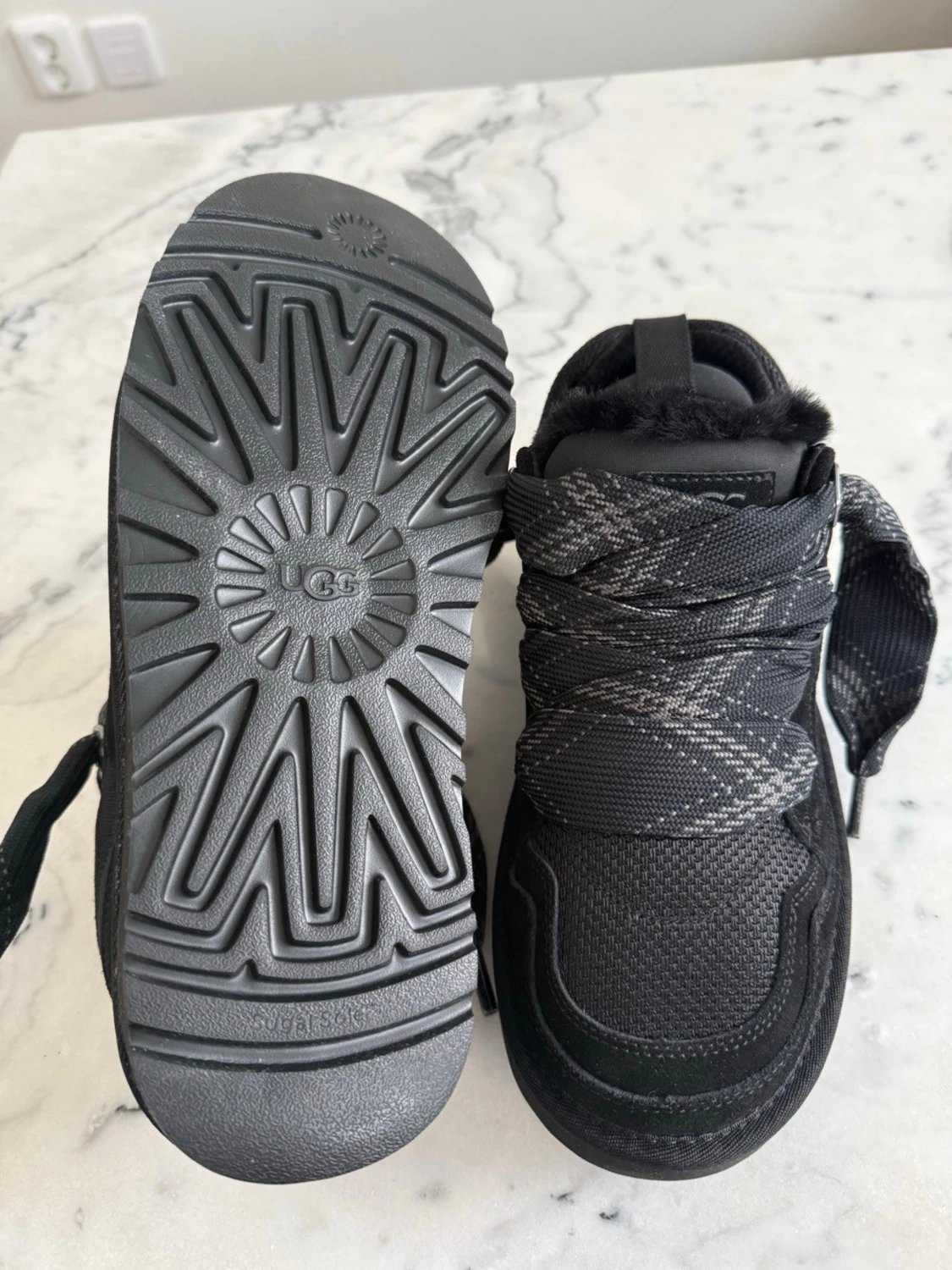 Uggs lowmel svarta  - 3