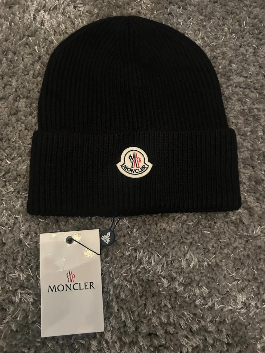 Svart Moncler mössa