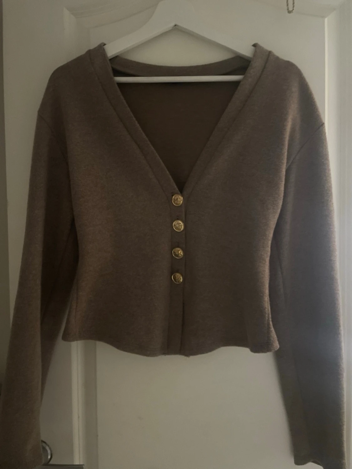 Brun  kofta med guldknappar - 3