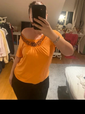 Cool tröja - Jätte cool, ett litet hål vid lappen. XL men skulle säga L