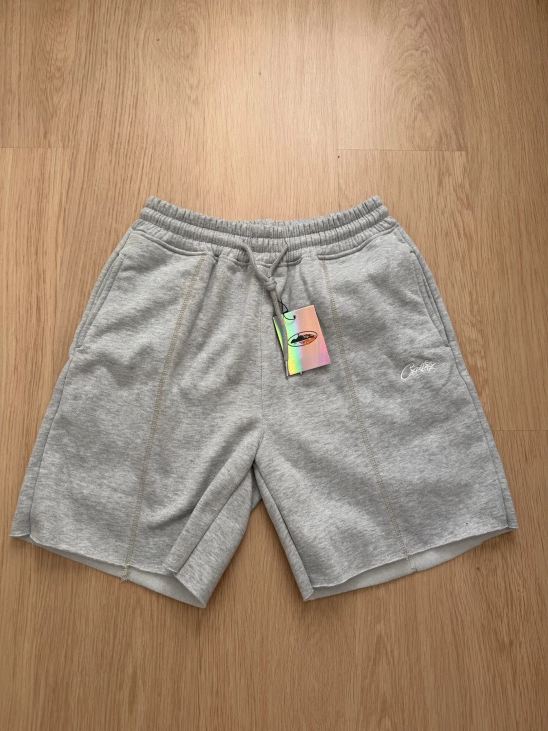 Grå sweatshorts från Corteiz
