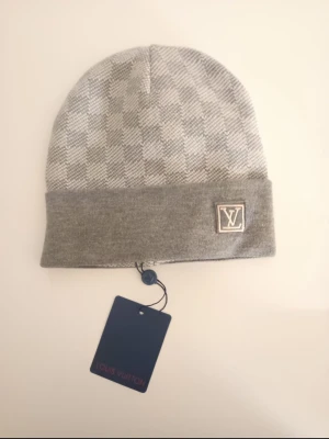 Mössa - Helt ny mössa med tags i perfekt kondition.