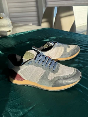Valentino Rockrunners - Snygga valentino rockrunners i unik colorway! Storlek 44.