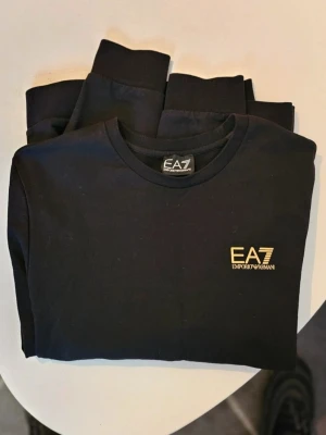 Svart EA7 Emporio Armani sweatshirt - Helt ny, aldrig använd