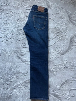 Levi's 502 regular fit jeans - Ett par Levi’s 502 regular fit. Snygga och använt sparsamma. W30-L32