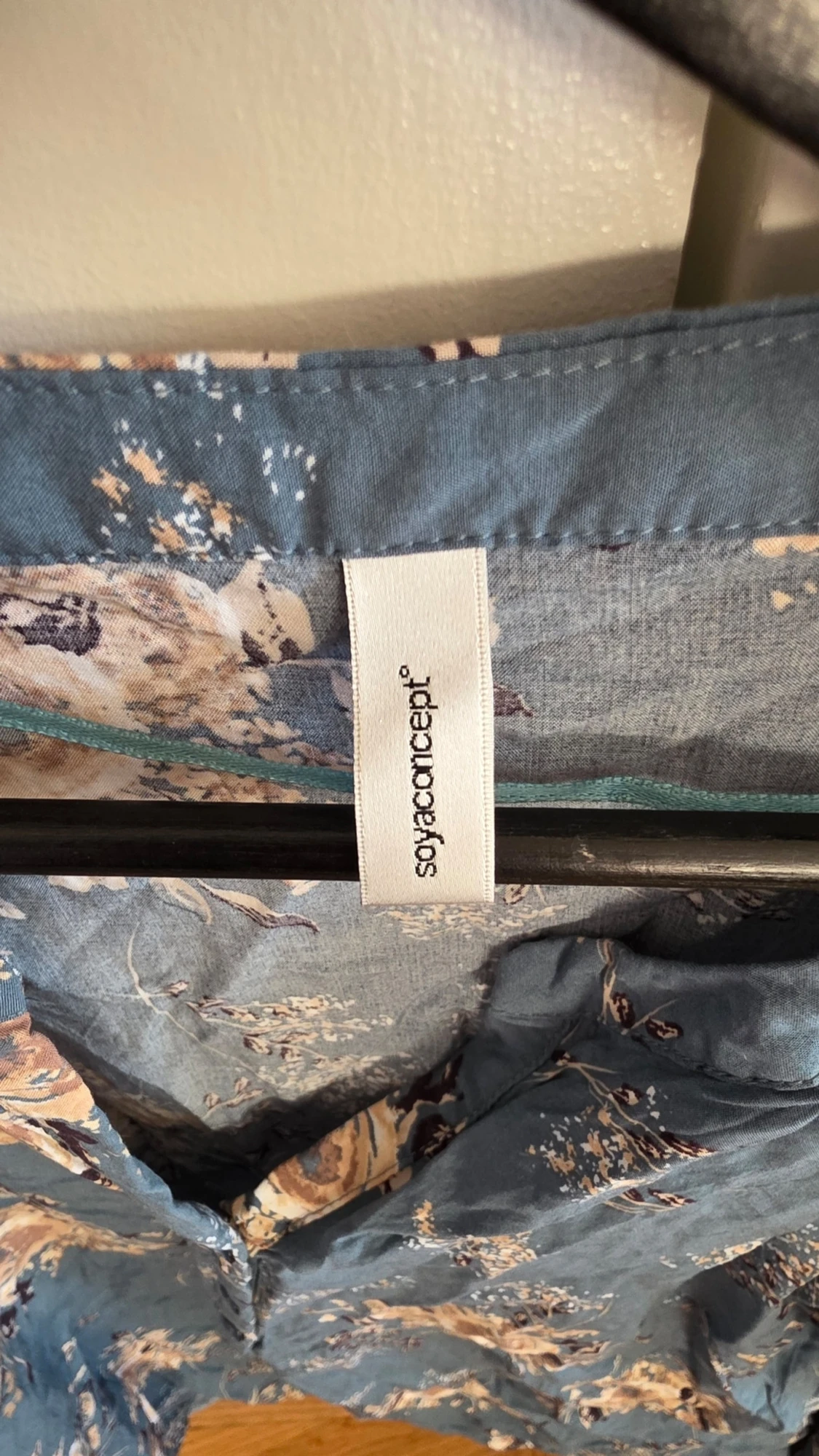 Blommig blå blus från Soyaconcept - 1