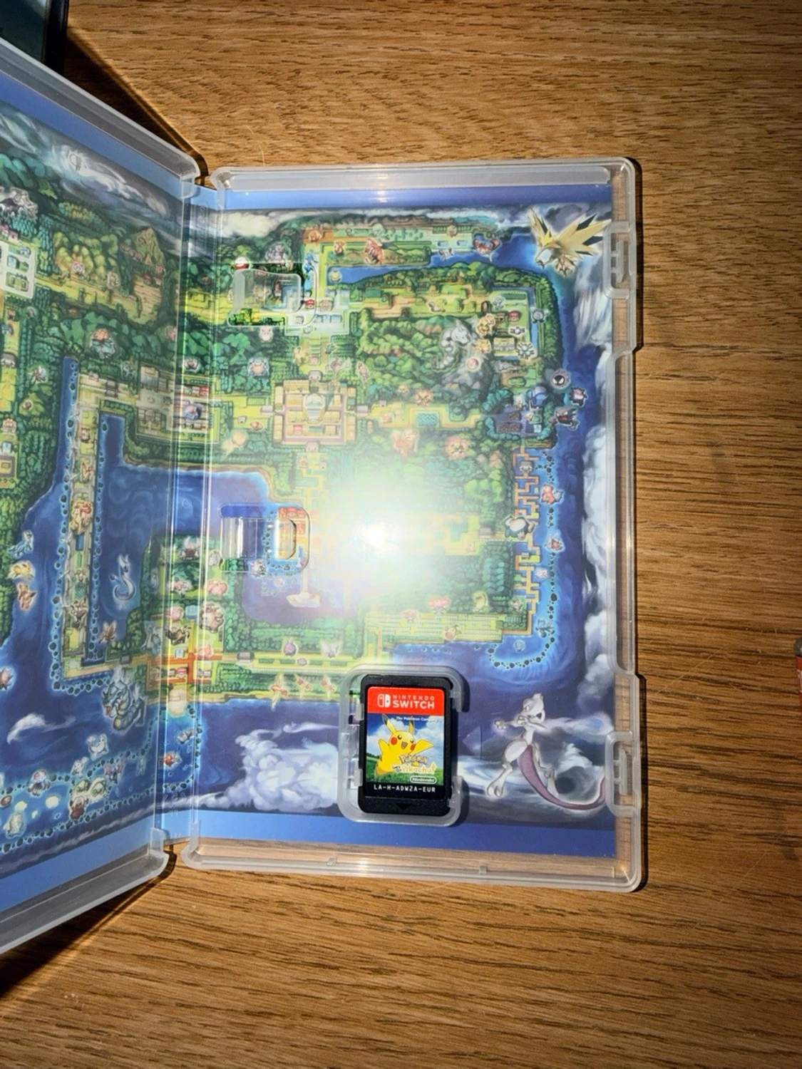 Pokémon Let's Go Pikachu! Switch - 1