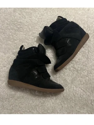 Isabel Marant skor - Säljer nu mina fina Isabell Marant skor i storlek 38🖤🖤