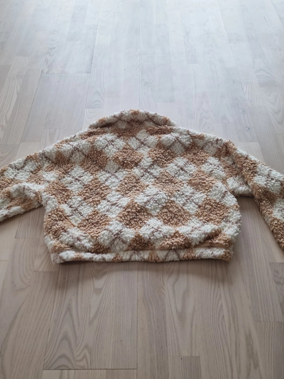 Beige och vit teddytröja från Hollister - 1