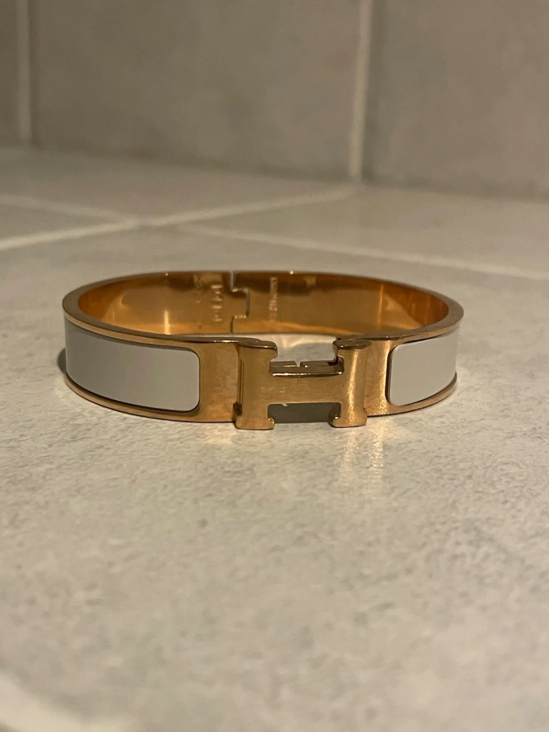 H armband