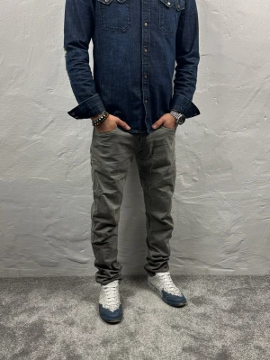 Replay jeans  - Ett par riktigt snygga jeans från Replay i storlek W29 L32 i modellen Anbbas 