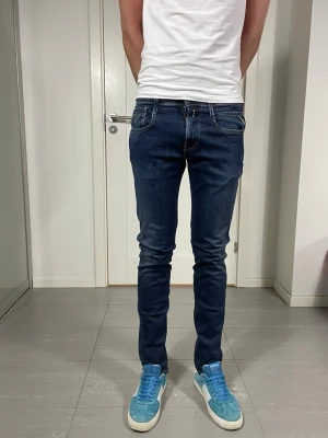 Replay Anbass Jeans  - Säljer nu dessa Replay Anbass Jeans, skriv för fler bilder/frågor🙌🏼