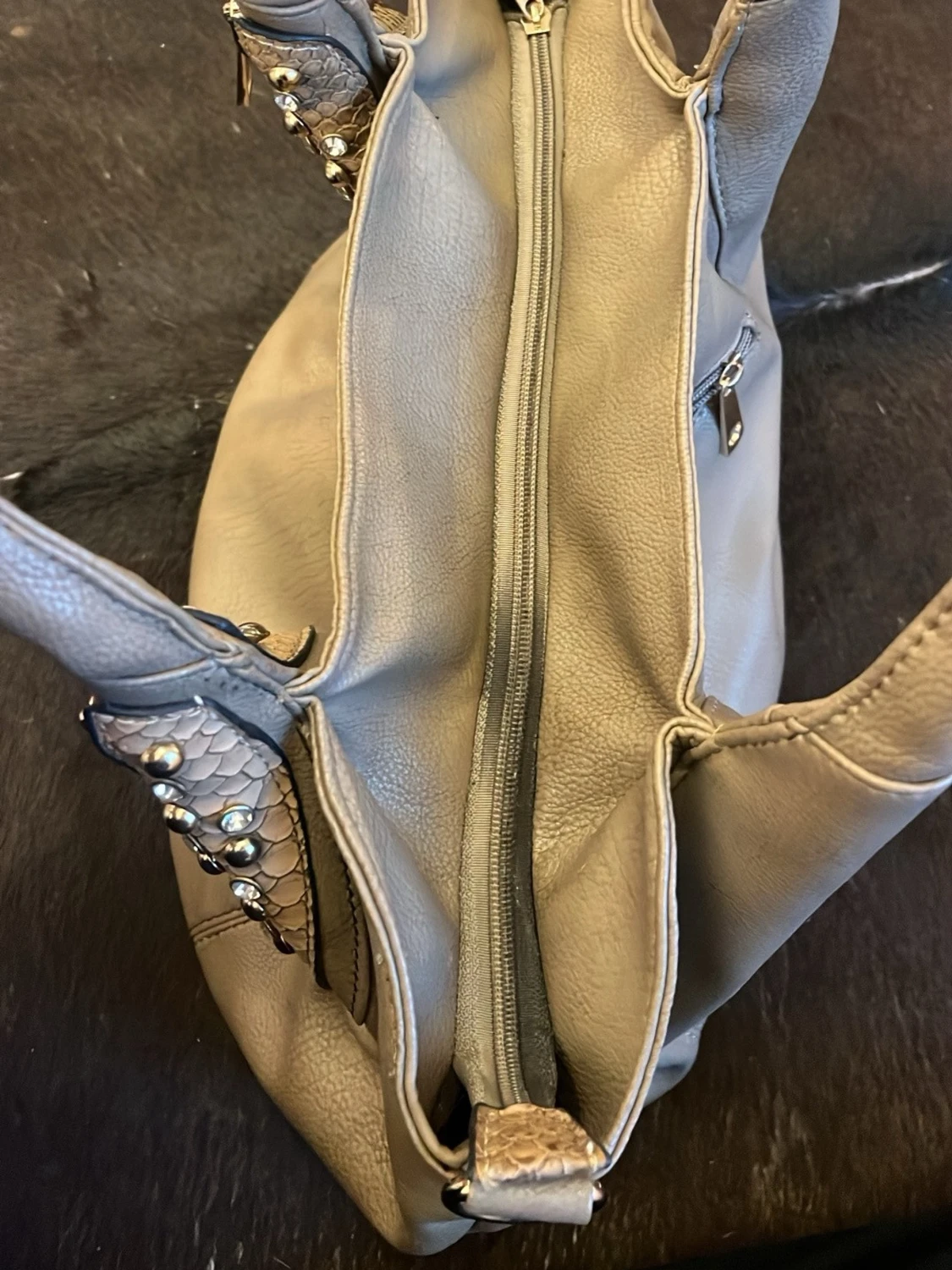 Beige handväska med nitar - 4