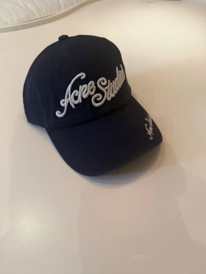 Acne studio keps  - Snygg acne keps som blir perfekt nu för sommaren, skriv för frågor