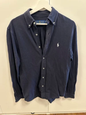 Ralph Lauren skjorta - Ralph Lauren skjorta featherweight mesh material. Storlek S. Bra skick