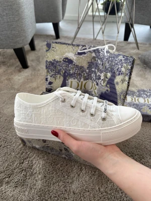 Dior womens shoes  - Säljer dessa riktigt fräscha skor då dem inte passar mig, var ej rädda att lägga bud jag accepterar det mesta