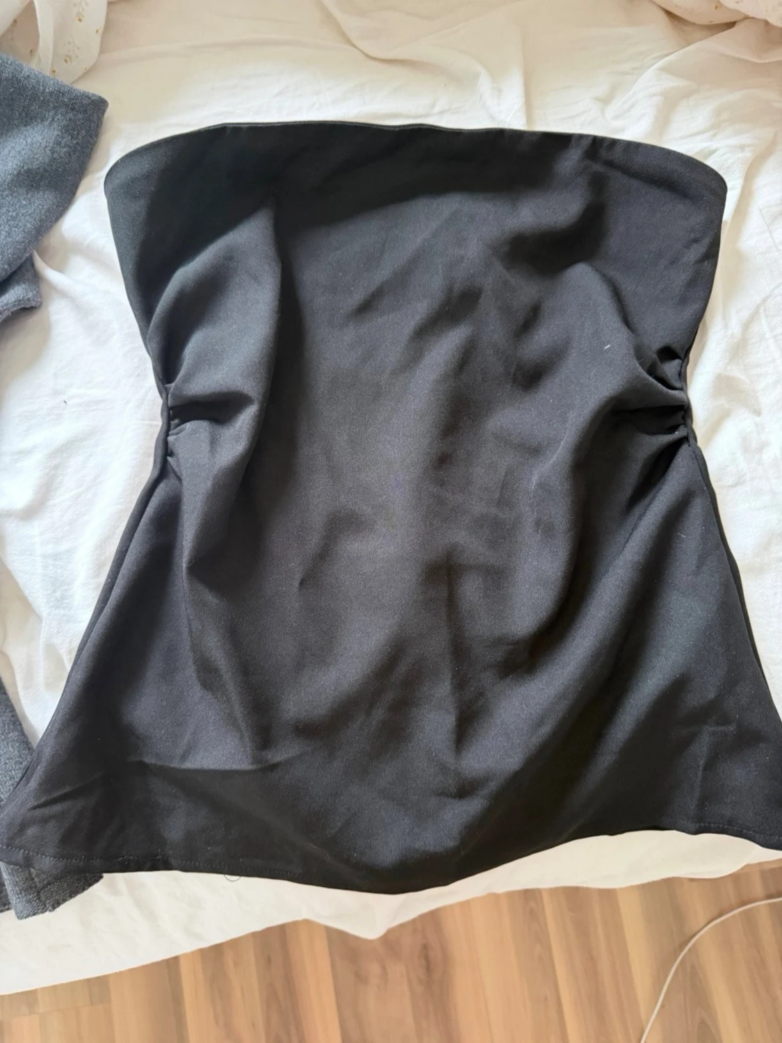 Svart axelbandslös tubtopp