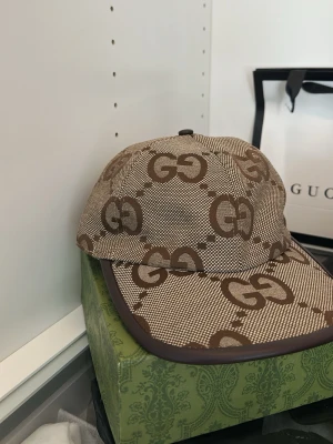 beige keps - helt ny, perfekt inför sommaren, box och kvitto kommer med, skriv privat för mer info o bild‼️