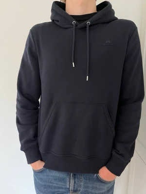 J.Lindeberg hoodie - J.lindeberg hoodie i riktigt bra skick. Storlek M