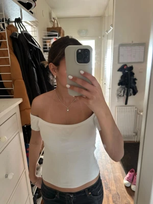 Vit offshoulder topp i ribbad bomull - Hm topp😊💞