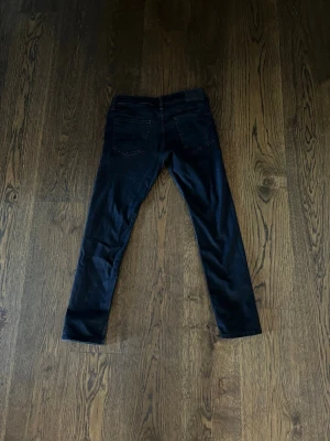 Jack and Jones - Waist: 31| Length: 32| Mått Längd: 100cm-Midja: 42cm-Benöppning: 17cm. Skriv vid minsta funderingar👍🌟