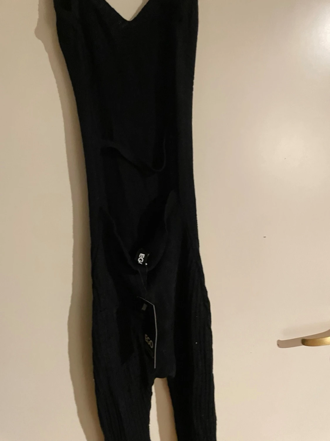 Svart tight jumpsuit med cut-out(ord pris 600kr) - 1