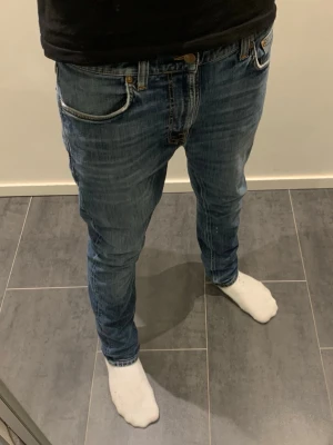 Nudie Jeans Lean Dean - Säljer dessa tvärfeta nudie jeans I lean dean modell, skit snygg fade och perfekt till allt. På storlekslappen står det w33 L30, men midjan är betydligt mindre o passar som w30. Skriv gärna vid intresse! 