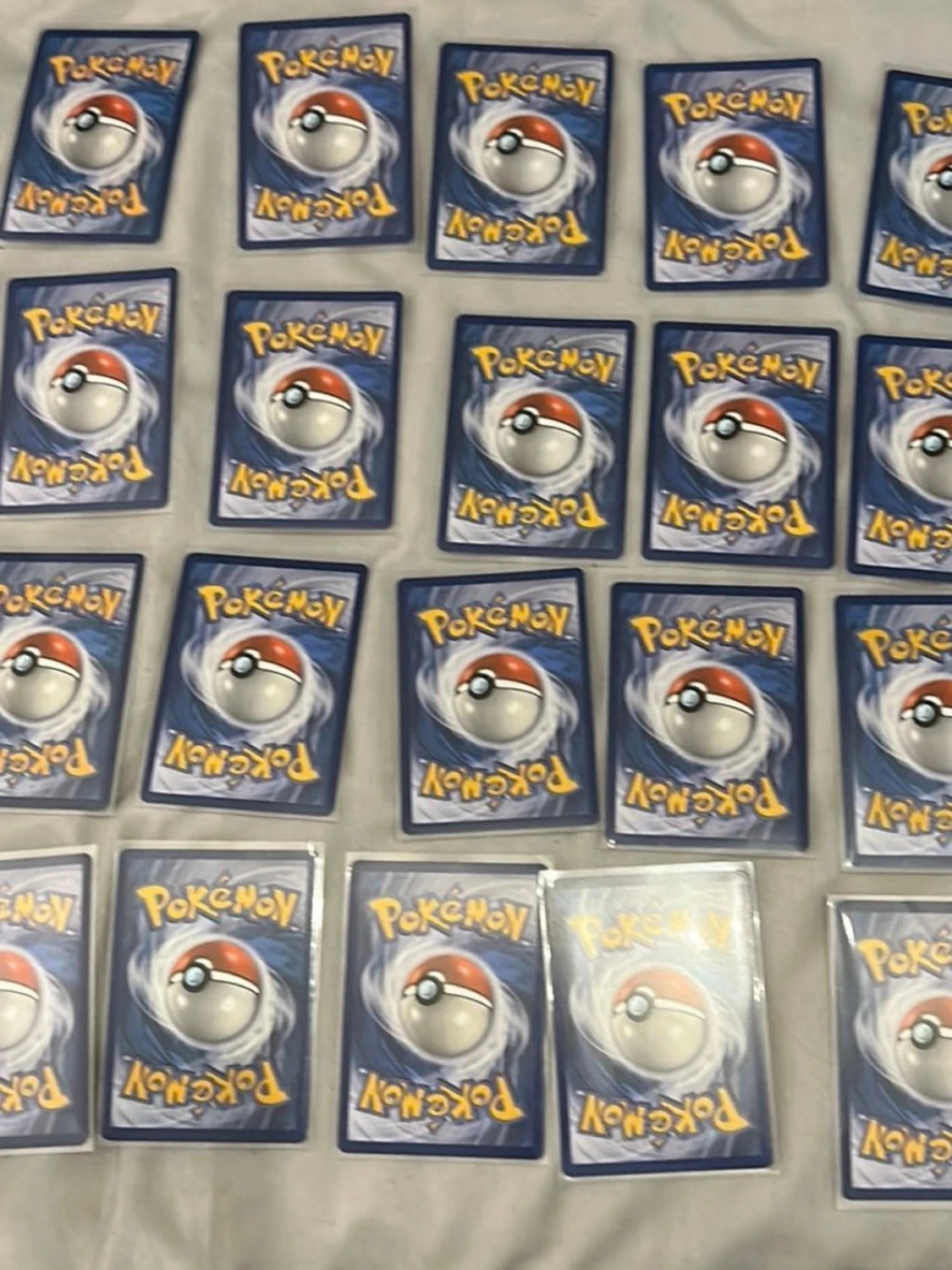 Samling Pokémonkort med foil och V-kort - 1