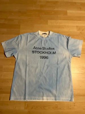 Ljusblå Acne Studios t-shirt - Helt ny, priset kan diskuteras 