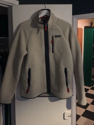Beige fleecejacka från Patagonia - Typ helt ny och oanvänd julklapp som knappt användes