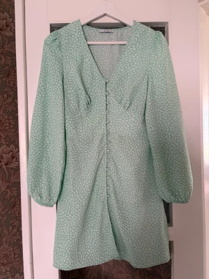 Mintgrön kortklänning från Nelly x Glamorous - Superfin mintgrön klänning💚Enbart använd ett fåtal ggr