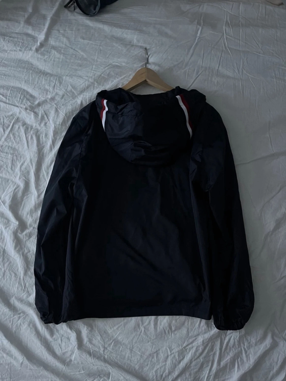 Mörk blått Moncler vindjacka med huva - 1