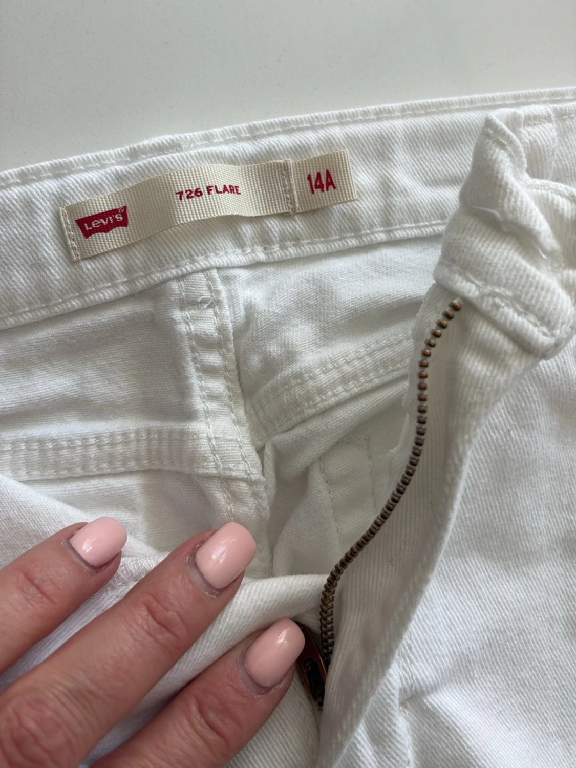 Vita bootcut jeans från Levi's - 2